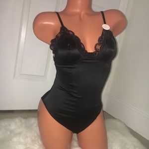 ‼️LAST CHANCE‼️Black satin lace bodysuit